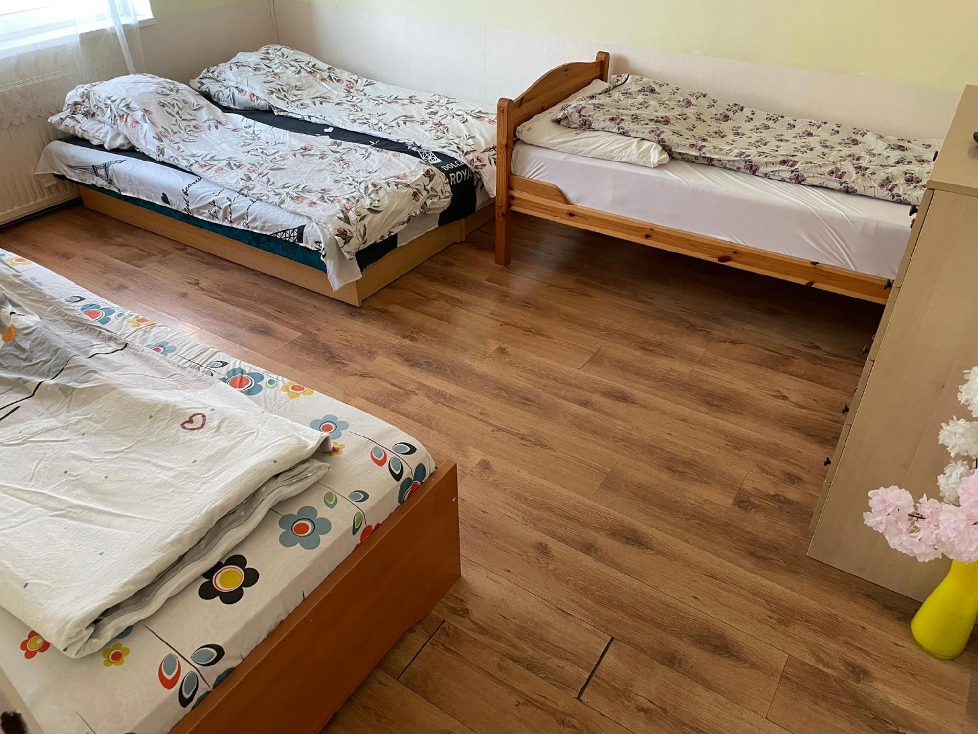 Red Locomotive Apartment Будапеща Екстериор снимка