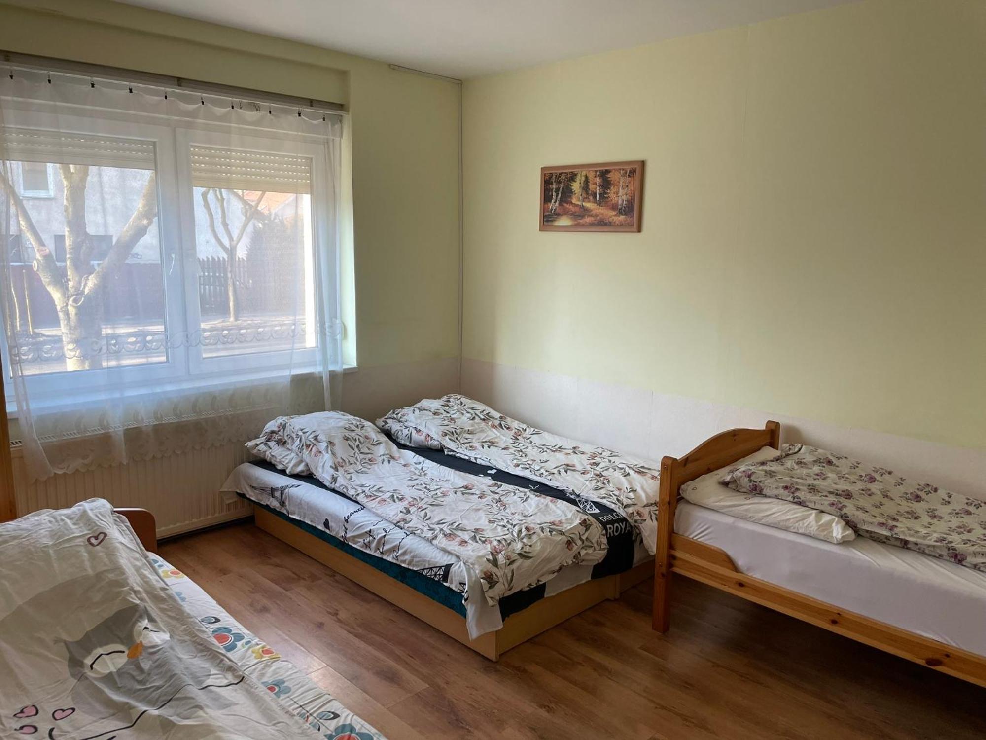 Red Locomotive Apartment Будапеща Екстериор снимка