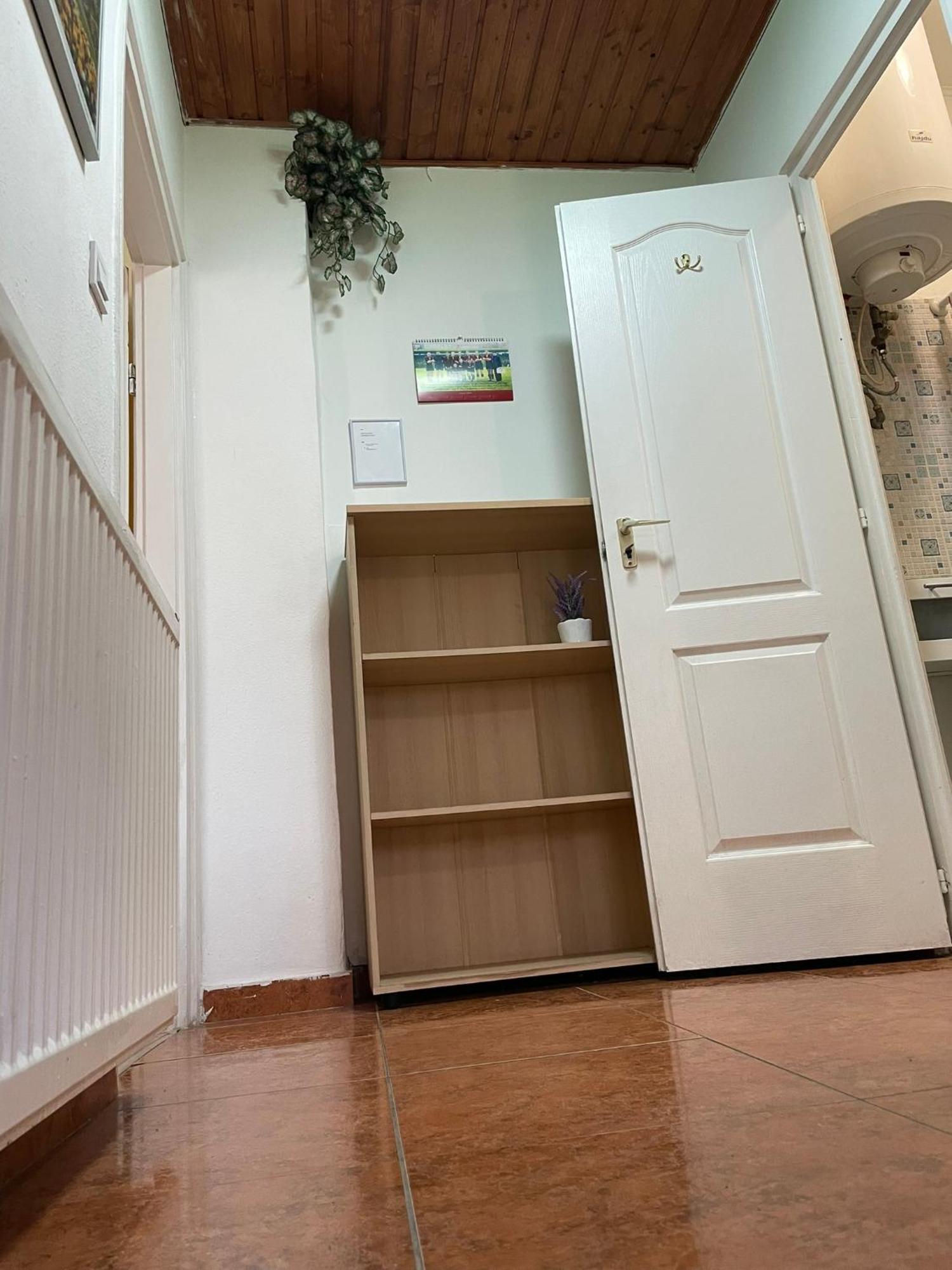 Red Locomotive Apartment Будапеща Екстериор снимка