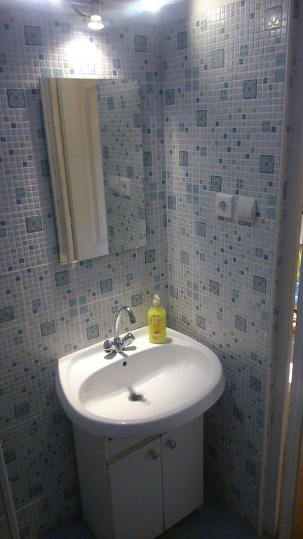 Red Locomotive Apartment Будапеща Стая снимка